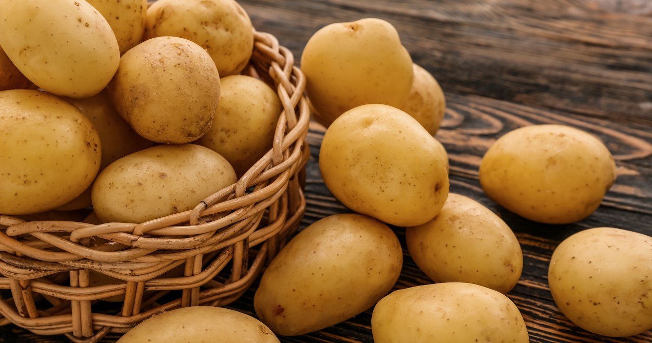 Znudziły ci się zwykłe ziemniaki? Przygotuj z nich obiad jak z restauracji