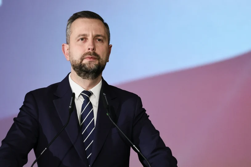 "To jest zdrada. To jest zdrajca". Szef MON o poszukiwanym byłym żołnierzu