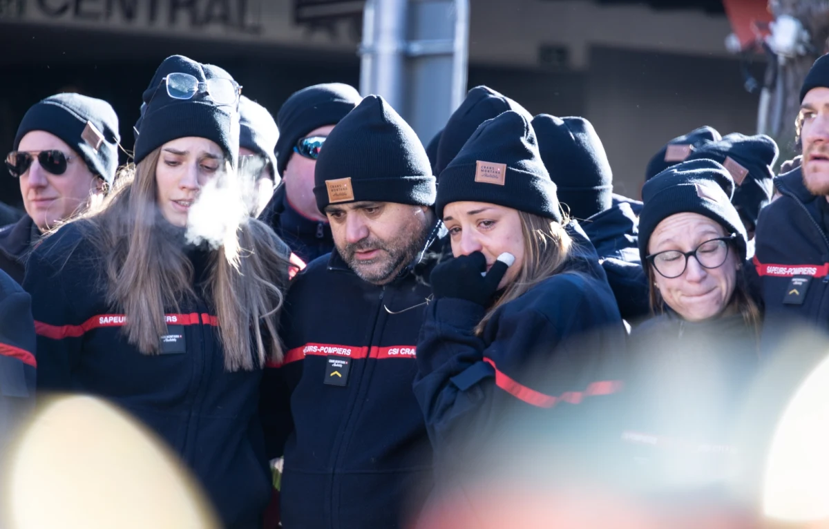 Do czterech wzrosła liczba osób objętych śledztwem w sprawie tragicznego pożaru, do którego doszło w noc sylwestrową w barze w szwajcarskim kurorcie Crans-Montana. Prokuratura kantonu Valais poinformowała, że dochodzenie rozszerzono o obecnego i byłego urzędnika gminy, odpowiedzialnych za kwestie bezpieczeństwa. 