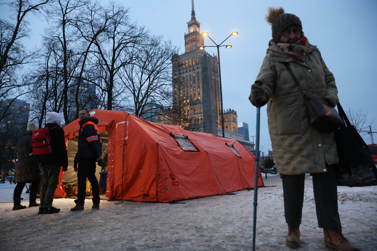 Warszawa szykuje się na kolejną falę mrozów. Ogrzewane namioty i autobusy