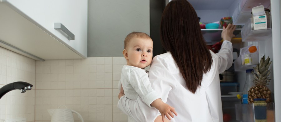 O tym, że jogurt zawiera fragmenty szkła – poinformował konsument. Zagrożenie zostało potwierdzone w trakcie postępowania wyjaśniającego przeprowadzonego przez Powiatowego Lekarza Weterynarii we współpracy z producentem. Inny produkt, z którego lepiej nie korzystać – to szklanka, która może być źródłem substancji toksycznych. 
Wycofana ze sprzedaży została też partia żywności dla niemowląt.