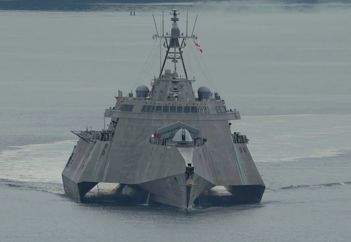 "Amerykański niszczyciel USS Delbert Black wpłynął w piątek do portu w Ejlacie na południu Izraela" - podały siły zbrojne tego kraju. Podkreślono, że wizyta okrętu była wcześniej planowana i jest elementem współpracy między wojskami izraelskimi i amerykańskimi.