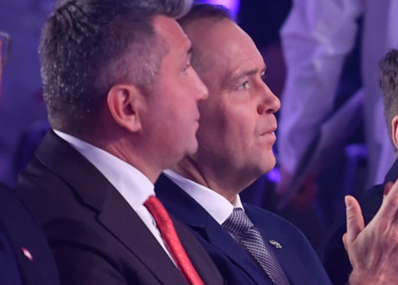 Tak przywitali Nawrockiego na ślubowaniu. Wszedł na salę i się zaczęło