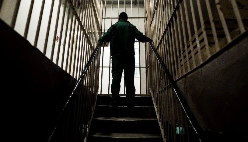 Zaatakował w przerwie odsiadki za morderstwo. "Robienie z ludzi głupków"