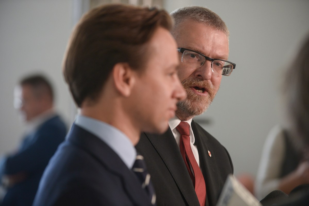 Konfederacje drugą siłą w Polsce? Najnowszy sondaż CBOS wprawia w osłupienie