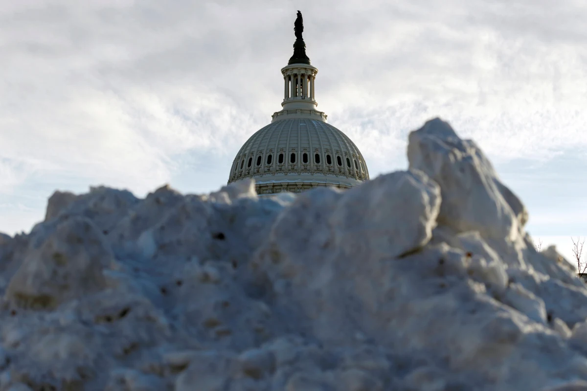 Co najmniej 85 osób zginęło w różnego rodzaju wypadkach związanych z atakiem zimy w USA. Taki bilans przedstawiła w piątek stacja NBC News. Połowa ofiar to mieszkańcy trzech stanów: Tennessee, Missisipi i Luizjany. Tymczasem Amerykanów czeka kolejny atak śnieżyc. Według części meteorologów będzie on miał charakter tzw. bomby cyklonowej, czyli zimowego odpowiednika huraganu.