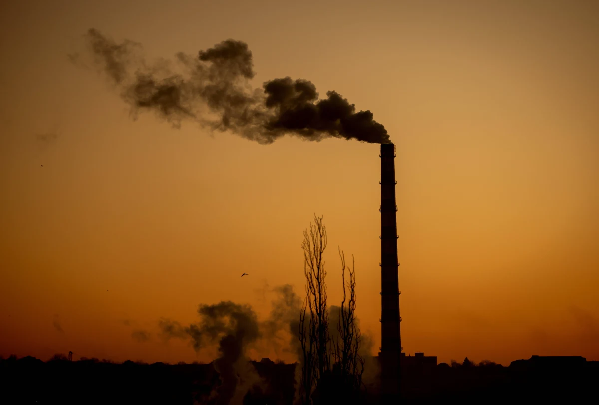 Ogromne problemy w Mołdawii. Cały system energetyczny tego kraju został awaryjnie wyłączony w sobotę z powodu problemów z siecią elektryczną w sąsiedniej Ukrainie. Dostawy prądu są stopniowo przywracane. Trudności nie ominęły też Rumunii.