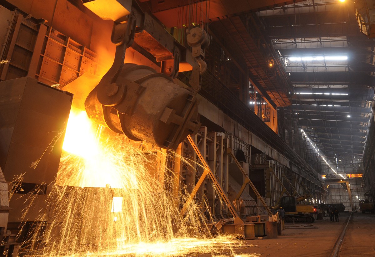 Umowa z Indiami. Czy napływ indyjskiej stali zagrażający polskim hutom zostanie powstrzymany?