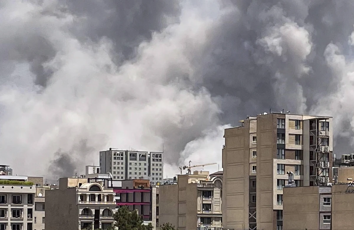 W budynku na terenie portu Bandar Abbas na południu Iranu nad Zatoką Perską doszło w sobotę do wybuchu - przekazały media państwowe, nie podając przyczyny zdarzenia. Co najmniej jedna osoba zginęła, a 14 zostało rannych.