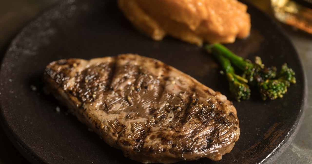 Polacy chcą jeść mniej mięsa. „To bardzo dobra wiadomość” Polacy chcą jeść mniej mięsa. „To bardzo dobra wiadomość”