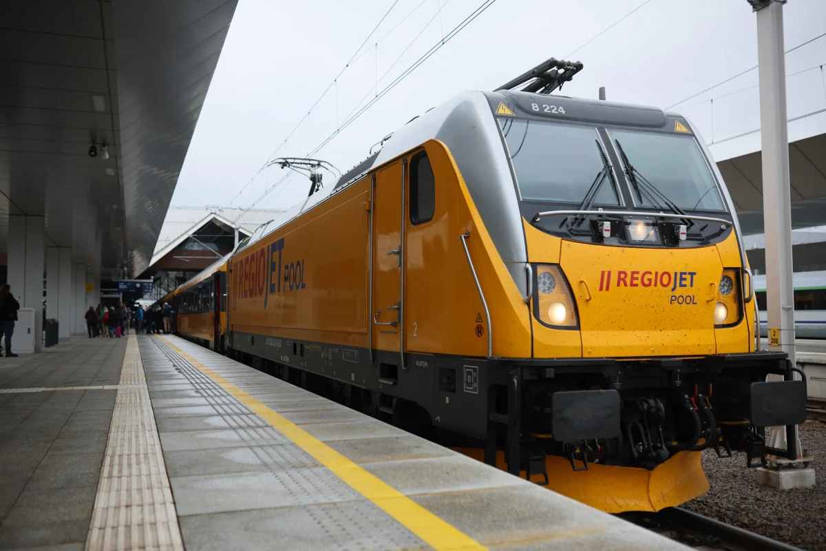 RegioJet uruchomiło nowe połączenie między Warszawą a Poznaniem. Pociągi będą kursować dwa razy dziennie – poinformował czeski przewoźnik.