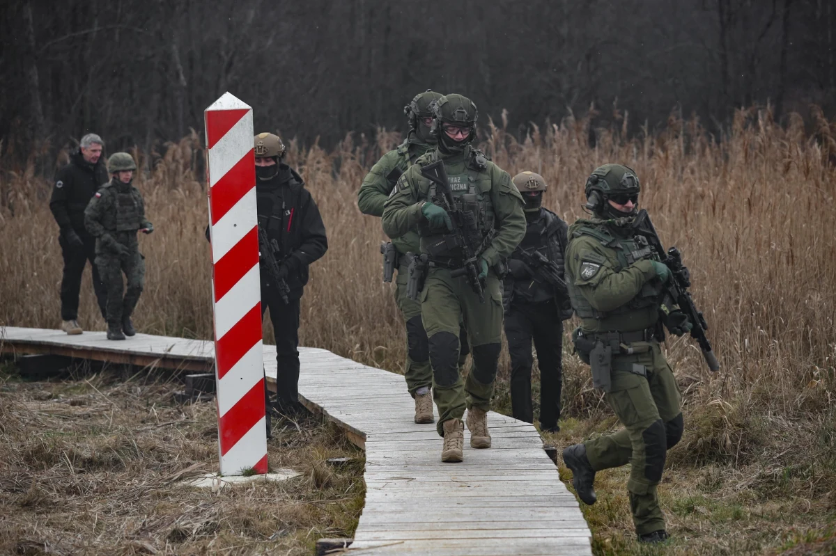 Polskie systemy obrony powietrznej znów zmuszone do reakcji. W nocy z soboty na niedzielę strona białoruska podjęła kolejną próbę rozpoznania i sprawdzenia polskich systemów - poinformowało w niedzielę Dowództwo Operacyjne Rodzajów Sił Zbrojnych. W przestrzeń powietrzną RP ponownie wleciały balony.