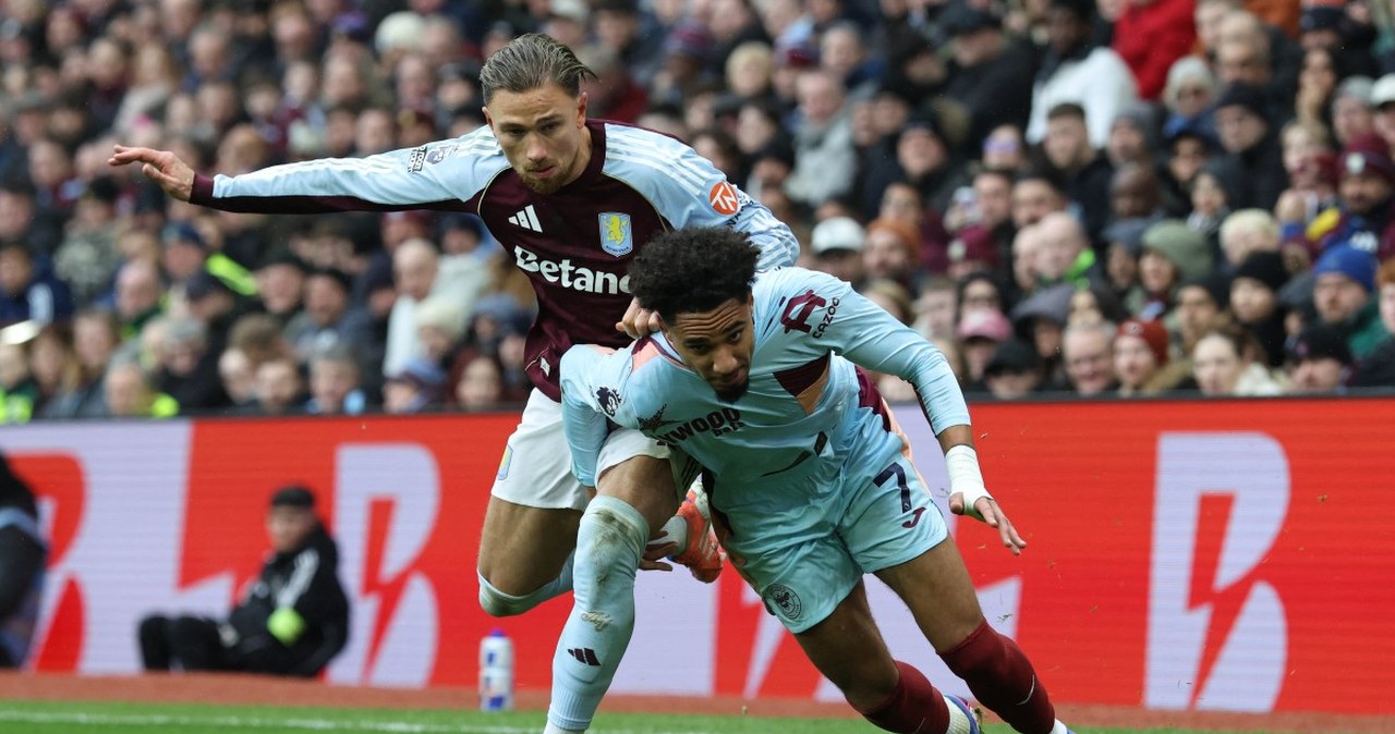 Czerwona kartka, a chwilę później "złoty gol". Sceny w meczu z udziałem Casha