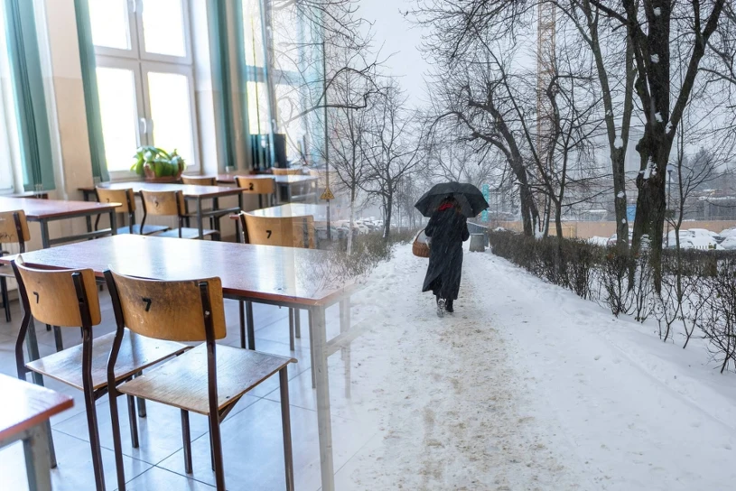 Setki zamkniętych szkół, apel szefowej MEN. "Mam prośbę do dyrekcji"