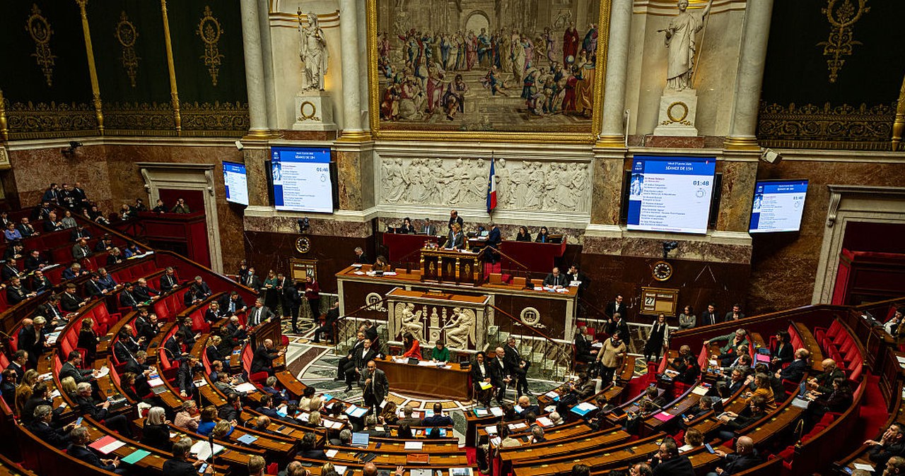 Francja. Rząd Lecornu przetrwał wotum nieufności. Jest budżet na 2026