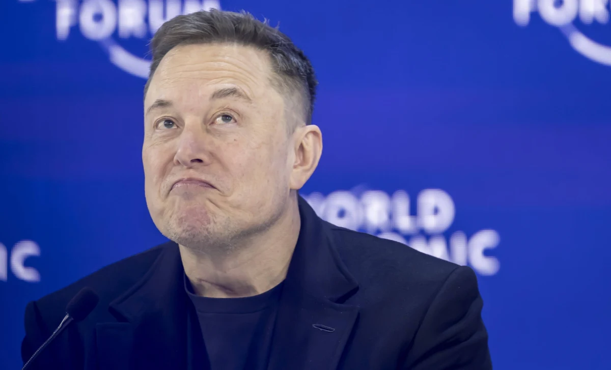 Elon Musk połączył swoje dwie firmy. Przedsiębiorstwo z branży kosmicznej SpaceX przejęło założoną przez niego firmę zajmującą się sztuczną inteligencją - xAI. Miliarder wyjaśnił, że w ciągu kilku lat "najtańszym sposobem na generowanie obliczeń AI będzie kosmos".