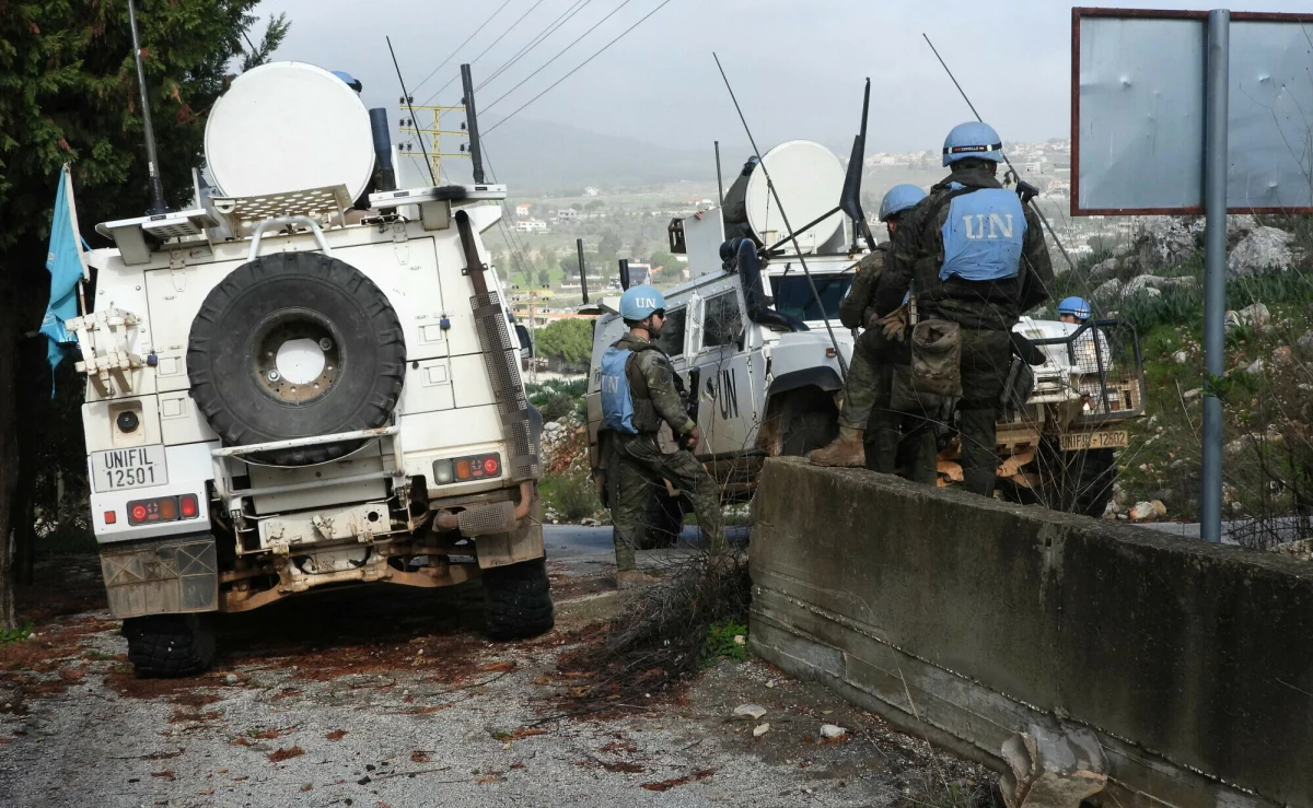 Patrole i część działań operacyjnych w ramach misji pokojowej ONZ zostały tymczasowo wstrzymane na granicy izraelsko-libańskiej. Stało się to po tym, jak Siły Obronne Izraela poinformowały o uwolnieniu w tym rejonie nieokreślonej substancji chemicznej.