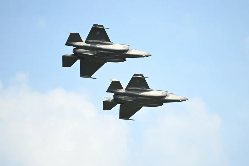 Polska traci miliony złotych przy zakupie sprzętu z USA. Tani dolar nie pomaga