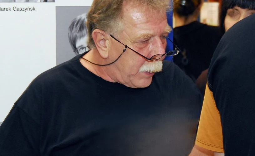 Legendarny prezenter podjął trudną decyzję. Zawiesza współpracę ze stacją