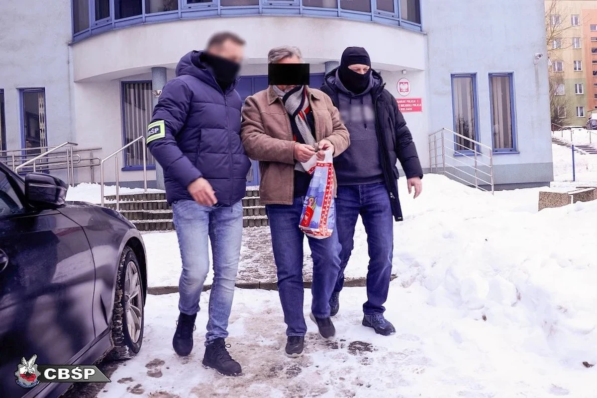 Były urzędnik NATO oraz litewski przedsiębiorca zostali zatrzymani pod zarzutem korupcji i pośredniczenia przy kontraktach na rzecz sojuszu. W zamian za łapówki, romantyczne spotkania z kobietami w Dubaju i inne korzyści Ralf G. miał ułatwiać zdobywanie zamówień od NATO i amerykańskiego wojska dla firm Bahadira H. - dowiedział się reporter RMF FM Mateusz Chłystun. Zatrzymanym grozi do 20 lat więzienia.