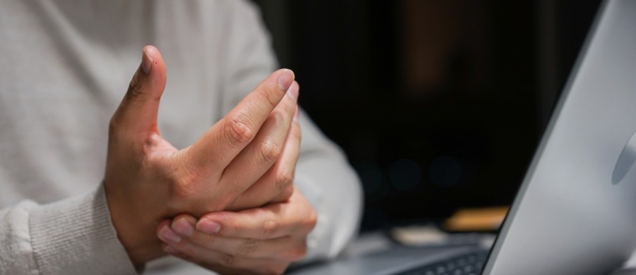 O problemach związanych z układem nerwowym mówimy w cyklu „Twoje Zdrowie w Faktach RMF FM”. Jedną z takich dolegliwości są nerwobóle, które potrafią skutecznie utrudnić codzienne funkcjonowanie. Charakteryzują się nagłym, często bardzo intensywnym bólem. Czym dokładnie jest nerwoból i kiedy warto zgłosić się do lekarza?