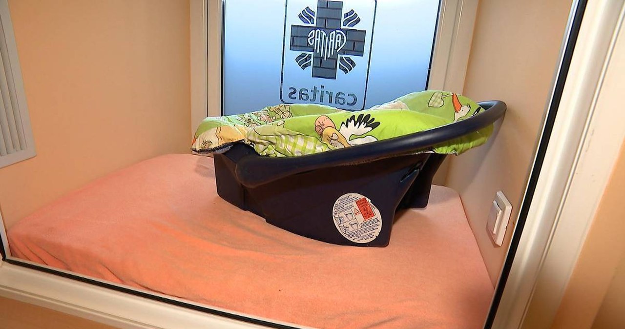 wiadomości,aktualności,Interia Kilkumiesięczny chłopczyk w oknie życia. 