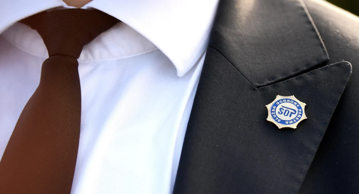 Jeden z dyrektorów zarządów Służby Ochrony Państwa oraz jeden z zastępców dyrektora mogą jeszcze dziś stracić stanowiska - ustalił reporter RMF FM Krzysztof Zasada. Ten sam los czeka funkcjonariusza, który ujawniał wrażliwe informacje dotyczące osób chronionych.