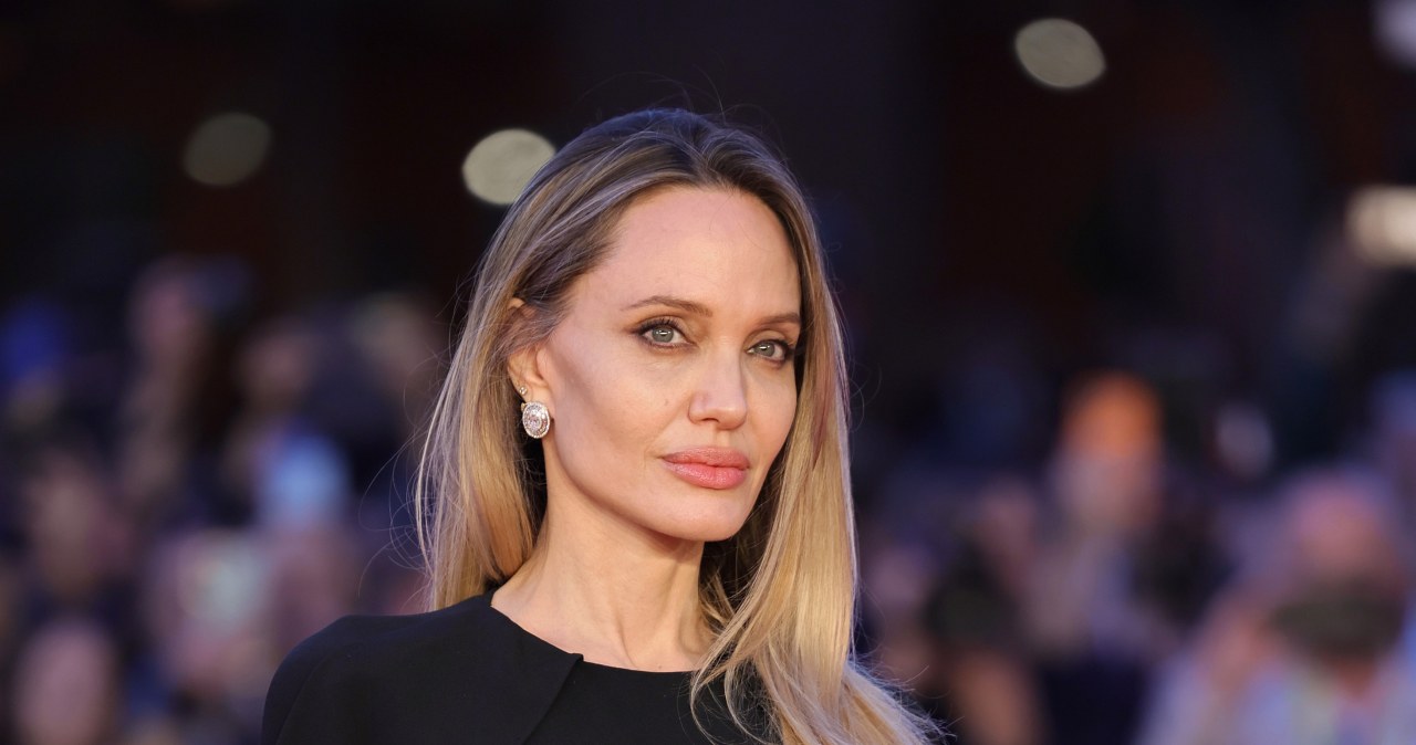 wiadomości,aktualności,Interia Od lat zachwyca na ekranie. Mało kto wie, że... potrafi latać samolotami!