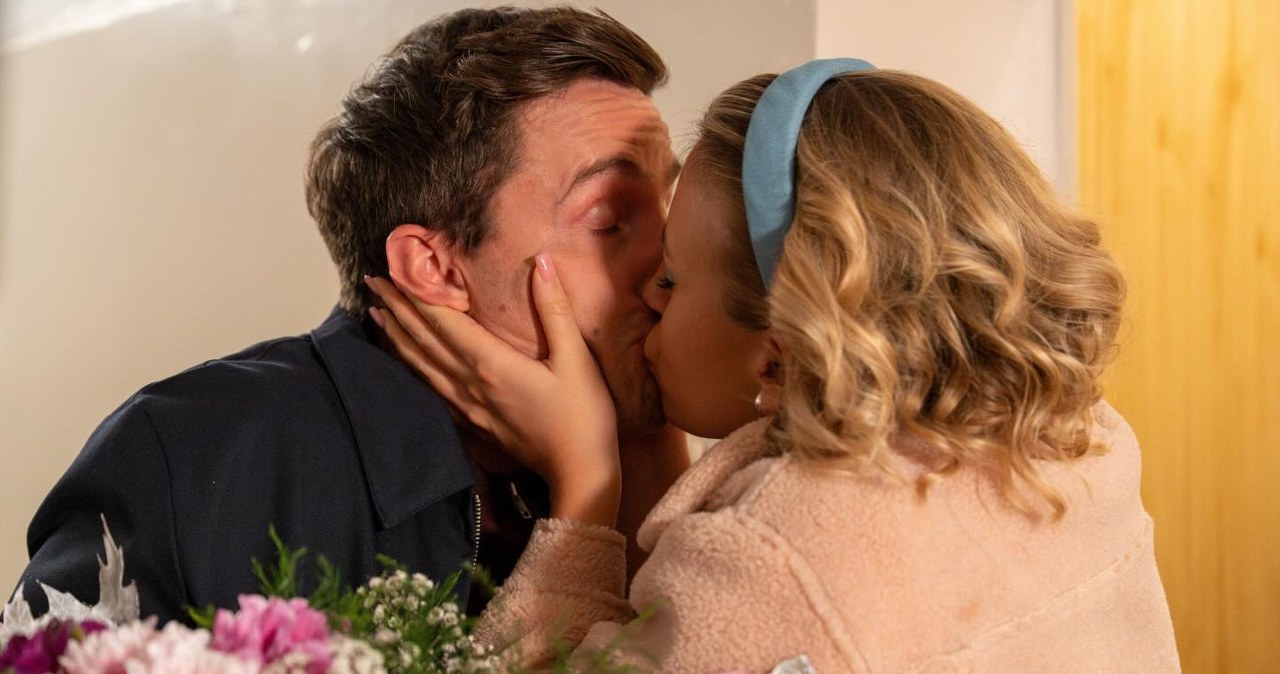 "Na sygnale": zaręczyła się! Jej cichy adorator nie będzie zadowolony