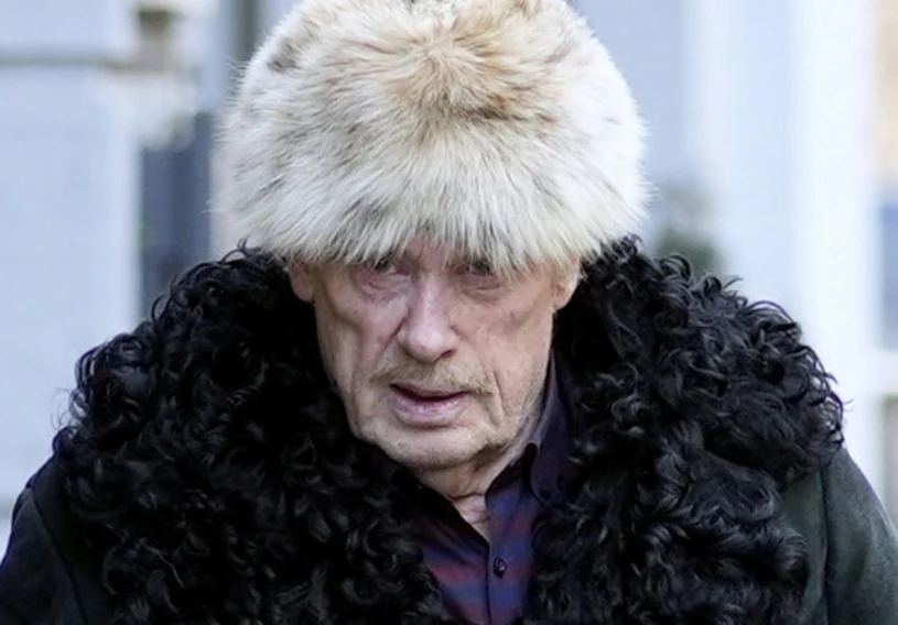 Olbrychski pogrążony w smutku, teraz został już sam. To koniec pewnej epoki