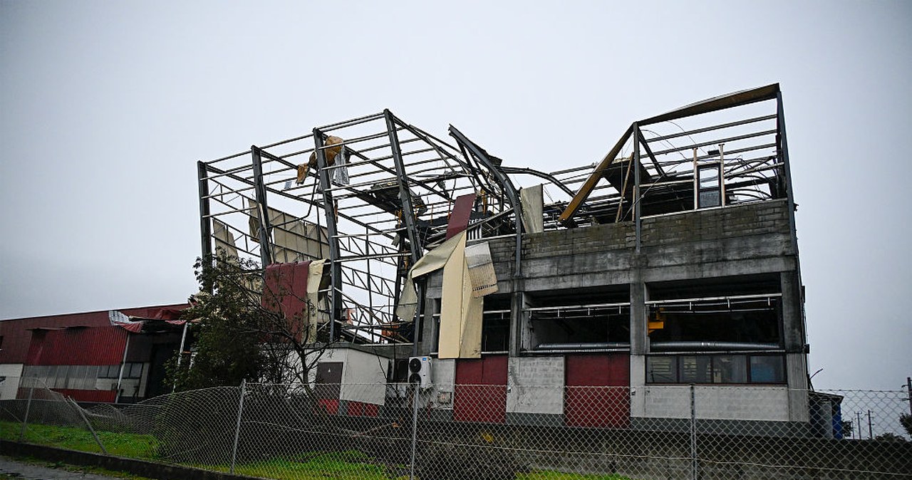 Cyklon Leonardo celuje w europejski półwysep. Tysiące ewakuowanych