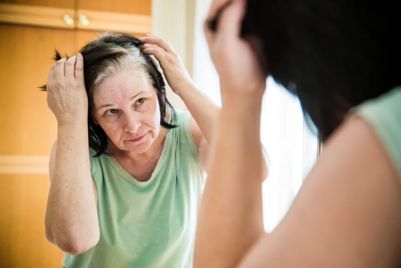 Zaczęło się od kilku srebrnych nitek. Tak dieta może wpływać na siwienie
