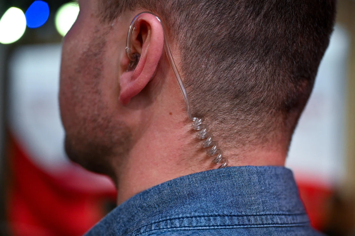 Służba Ochrony Państwa zawiadomiła prokuraturę o możliwości popełnienia przestępstwa przez jednego z jej funkcjonariuszy. Telewizja Republika ujawniła nagrania, na których wygłaszał on groźby użycia przemocy wobec jednego z dziennikarzy. Jak ustalił reporter RMF FM Krzysztof Zasada, drugie zawiadomienie ws. tego samego funkcjonariusza dotyczy ujawniania wrażliwych danych. 