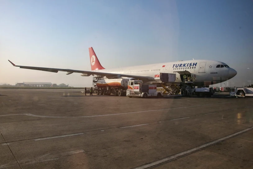 Silnik samolotu stanął w ogniu. Incydent w trakcie lotu do Turcji