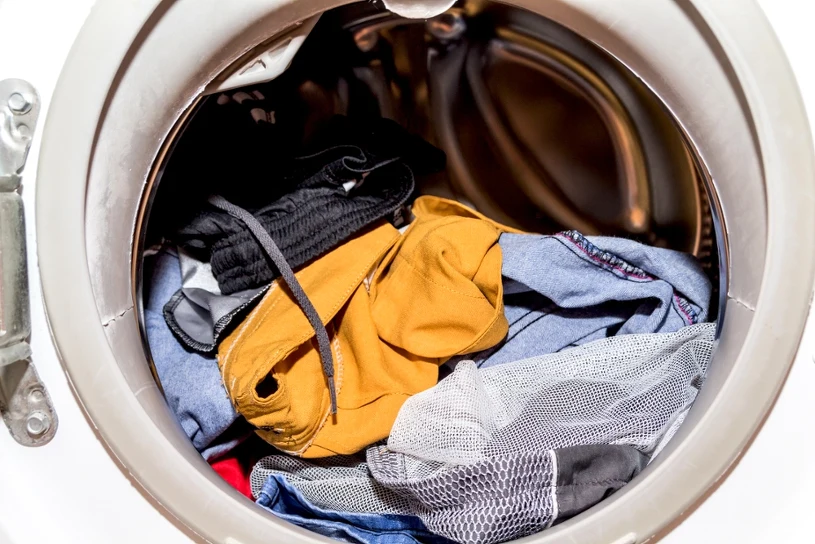 Pralka "kaprysi" w łazience? Kilka ruchów i będzie pięknie wirowała