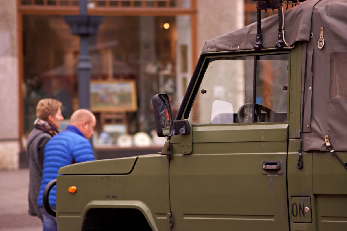 Honkers, ambulances and a crane Crane for pennies. Poznań sells off military equipment