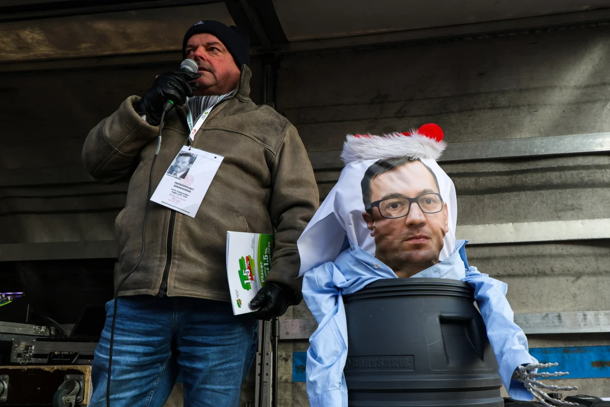 "Albo minister poda się do dymisji, albo będzie przez nas witany traktorami" - to ultimatum, jakie stawiają rolnicy z OPZZ Stefanowi Krajewskiemu. Zapowiadają też serię protestów, które odbędą się w najbliższym czasie.
