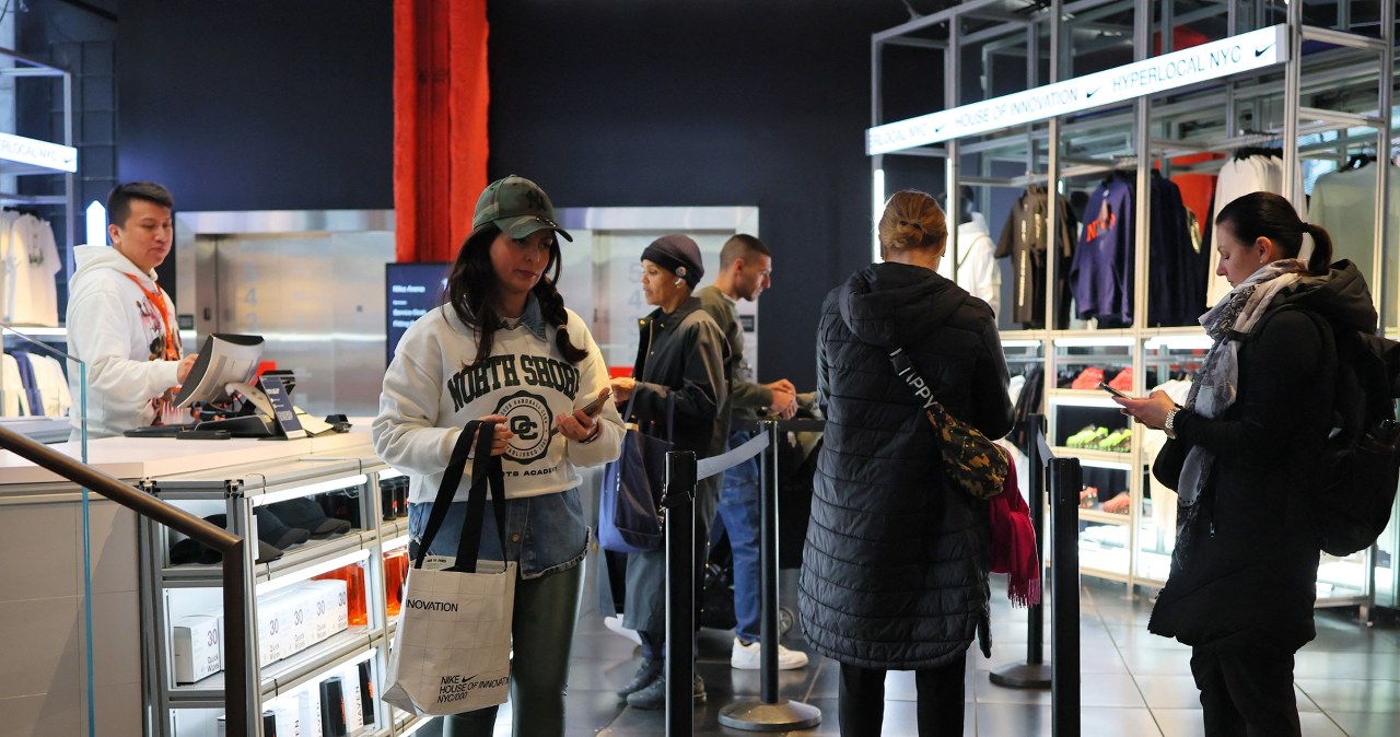 Częściej zwalniali białych pracowników? Ruszyło śledztwo ws. giganta