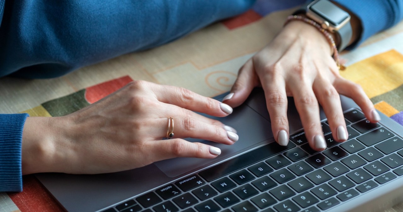 Dłuższy urlop i wyższa pensja. Z tej zmiany skorzystały już setki tysięcy