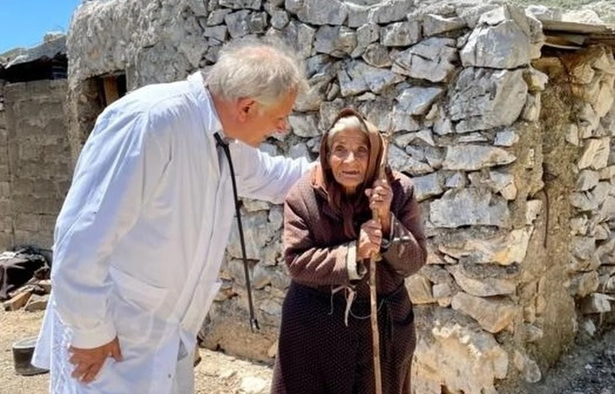 Najnowsze badania genetyczne rzucają nowe światło na historię jednego z najbardziej odizolowanych regionów Europy. Naukowcy przeanalizowali DNA mieszkańców południowej części Półwyspu Mani na Peloponezie i odkryli, że stanowią oni jedną z najbardziej wyjątkowych pod względem genetycznym populacji na kontynencie. Wyniki opublikowane w czasopiśmie "Communications Biology" wskazują, że korzenie wielu linii rodowych Maniotów sięgają epoki brązu, żelaza i czasów rzymskich.