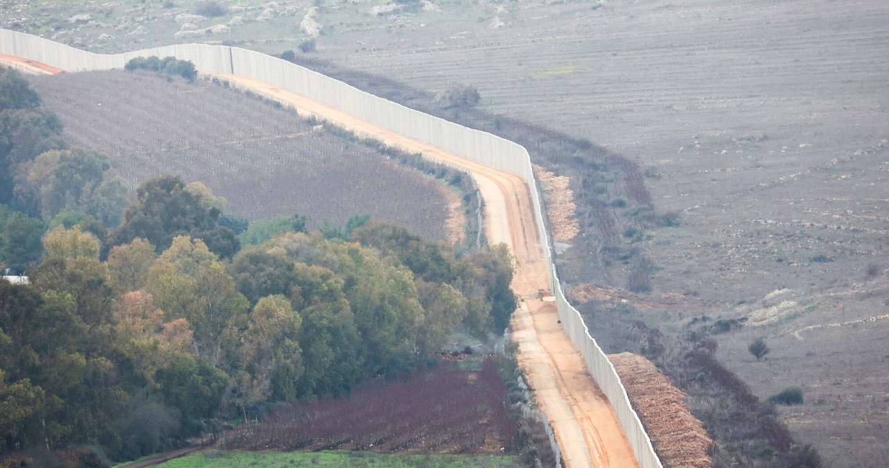 Oskarżają Izrael o zbrodnię na środowisku. Z samolotów zrzucili opryski