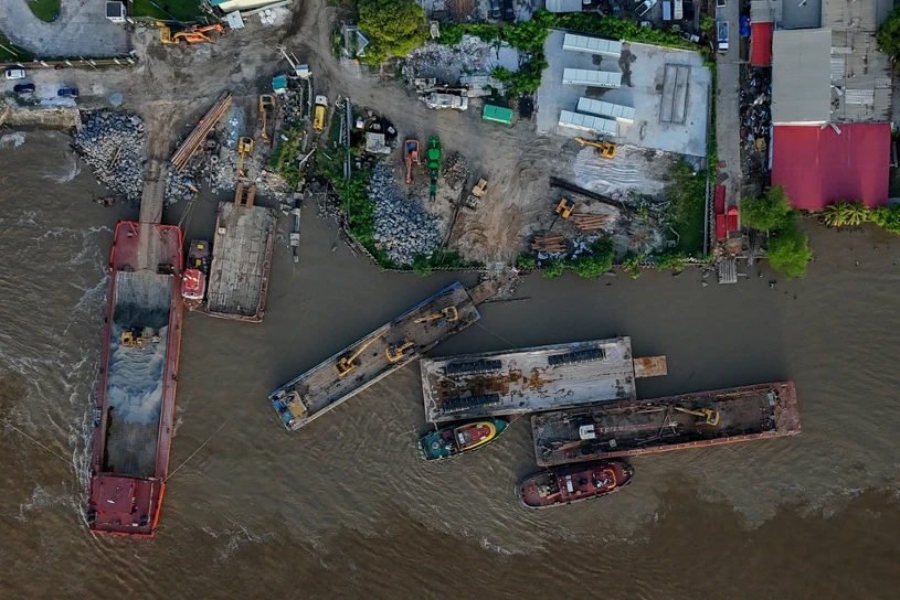 Tajemnicza substancja na pokładzie. Marynarze padali jeden po drugim