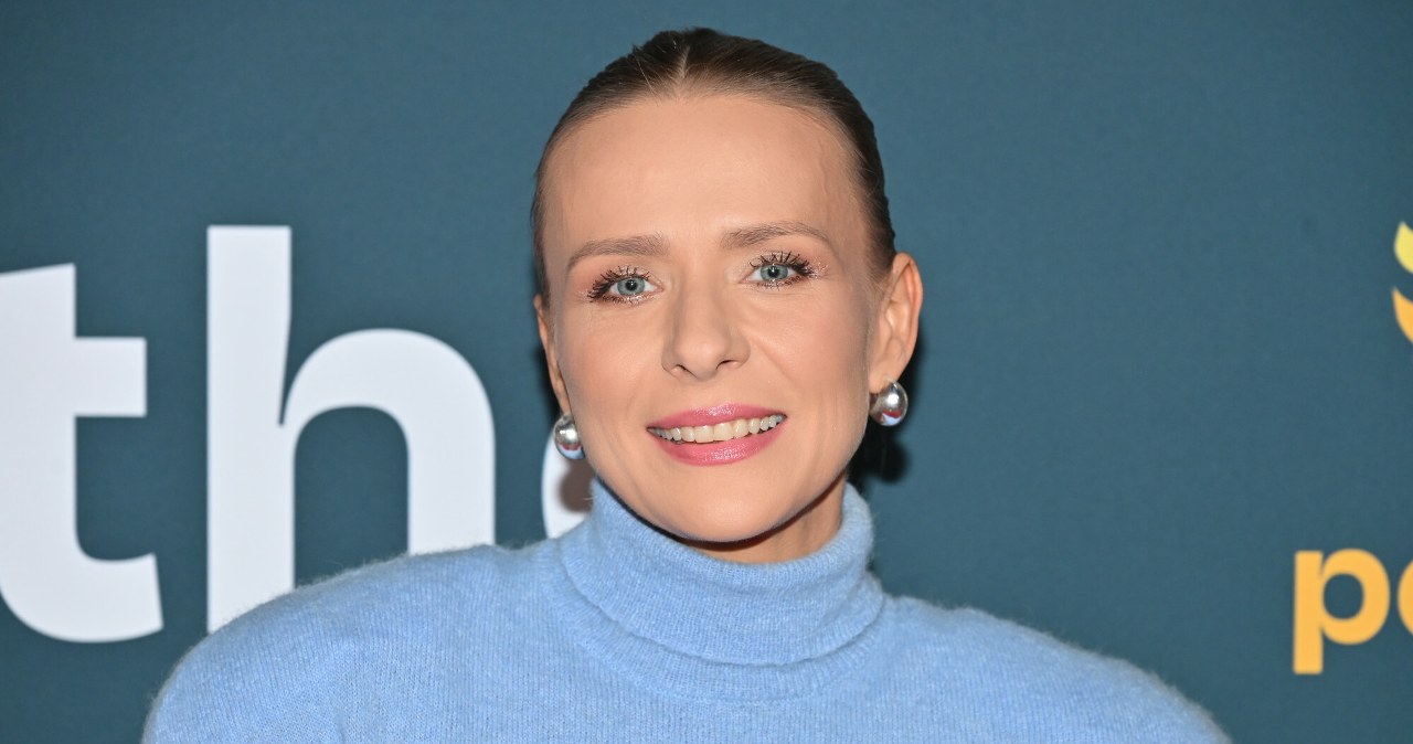 Zjawiła się i wszystkie oczy spoczęły na niej. Trudno w to uwierzyć