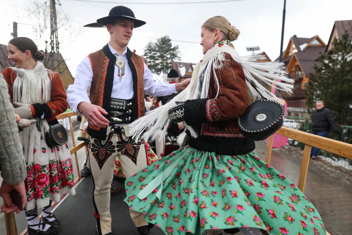 W Bukowinie Tatrzańskiej rozpoczął się 54. Karnawał Góralski – jedno z najważniejszych wydarzeń folklorystycznych w Polsce. W dniach od 5 do 8 lutego miejscowość zamienia się w prawdziwe centrum góralskiej tradycji.