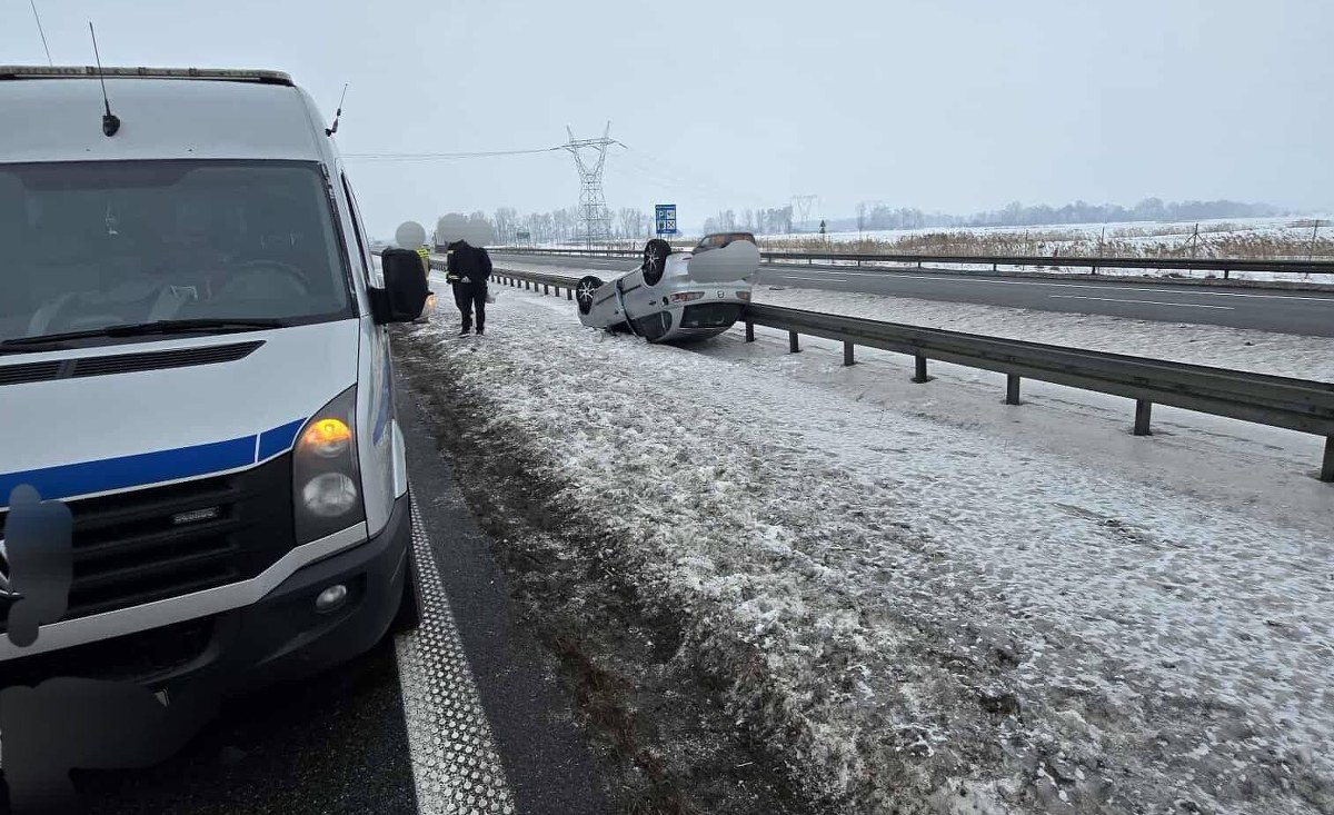 Kolizja z udziałem pojazdu służby więziennej. Jechali nim osadzeni