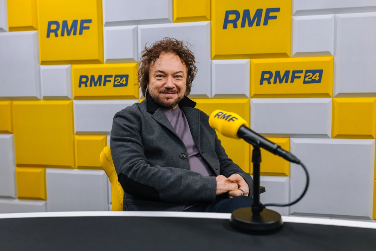 Gościem podcastu "Co u nich słychać?" był Mietek Szcześniak - piosenkarz, kompozytor, dendrolog z zamiłowania. Przez całą karierę podążał własną, autorską drogą. Na antenie Radia RMF 24 zdradził, jakie wartości artystyczne są mu najbliższe i dlaczego nie lubi zawodu muzyka, chociaż kocha muzykowanie. Artysta opowiedział, jak rozwijała się jego kariera przez ostatnie 40 lat i jakie przeszkody napotykały go po drodze. Co słychać u wybitnego twórcy?