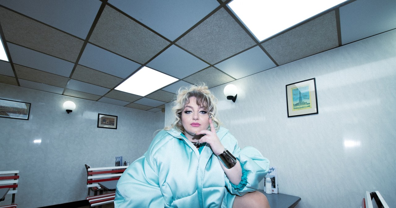 "Tak brzmi pop bez kompromisów". O młodej wokalistce niedługo będzie głośno