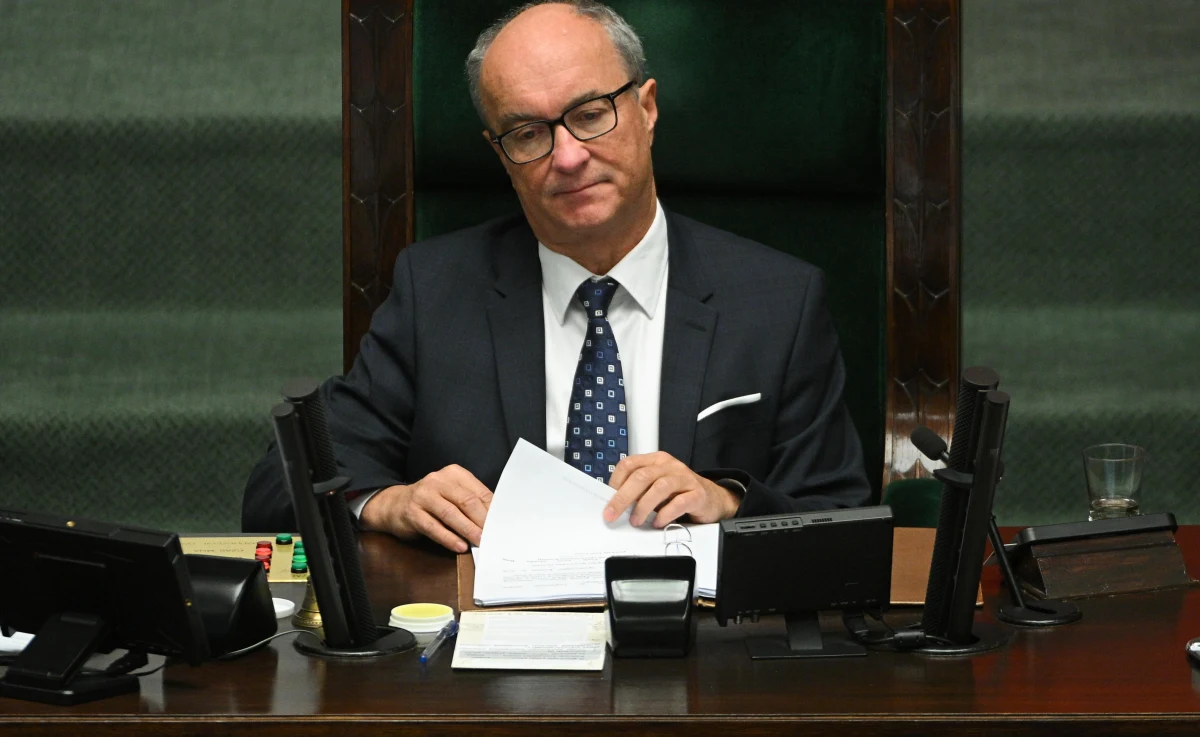 Ambasador Stanów Zjednoczonych w Polsce, Tom Rose, ogłosił natychmiastowe zerwanie kontaktów z marszałkiem Sejmu Włodzimierzem Czarzastym. Decyzja jest reakcją na wypowiedzi polityka, które amerykański dyplomata określił jako "oburzające i nieprowokowane obelgi" wymierzone w prezydenta USA, Donalda Trumpa.