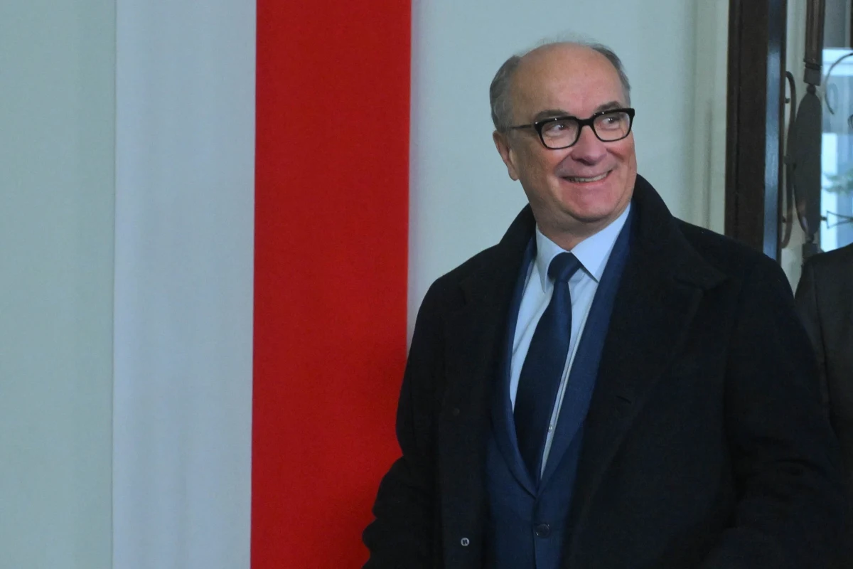 ​Ambasador Stanów Zjednoczonych w Polsce ogłosił, że USA zrywają wszelkie kontakty z marszałkiem Sejmu Włodzimierzem Czarzastym. Powodem są rzekome "obelgi" pod adresem Donalda Trumpa oraz odmowa poparcia kandydatury byłego prezydenta USA do pokojowego Nobla. Decyzja wywołała burzę w polskiej polityce i lawinę komentarzy w mediach społecznościowych.