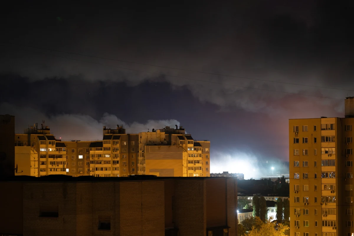 W rosyjskim ataku dronów na Zaporoże zginęło małżeństwo, pięć osób zostało rannych, w tym 14-letni chłopiec. Bez prądu było 12 tys. osób. Rosjanie przeprowadzili 517 ataków na 32 miejscowości.